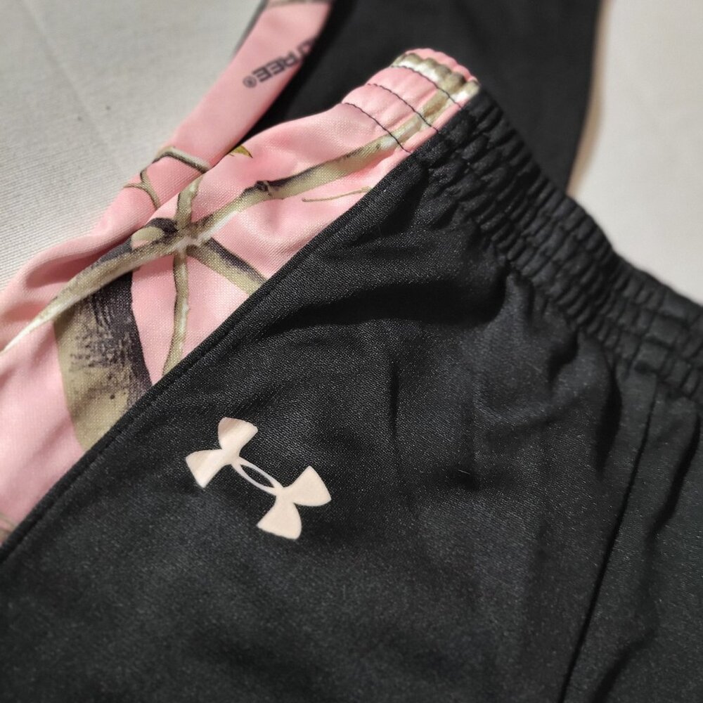 Under Armour size 5 Used pants. Tag out of them but measure to other Located A21 - Picture 3 of 6